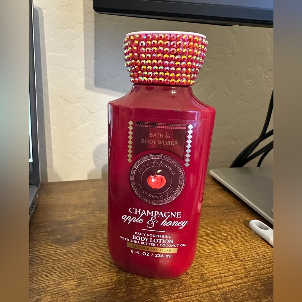 Bath & Body Works Champagne Apple & Honey Body Lotion - Red and Gold. Bedazzled